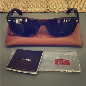 Rayban New Wayfarer Classics in tortoise